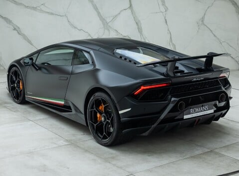 Lamborghini Huracan LP 640-4 PERFORMANTE 9