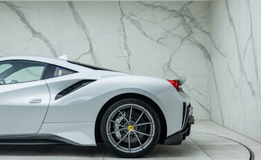 Ferrari 488 Pista 45