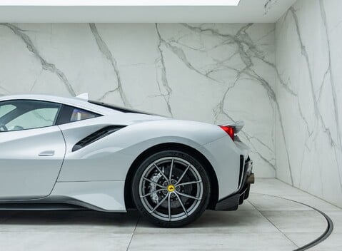 Ferrari 488 Pista 45