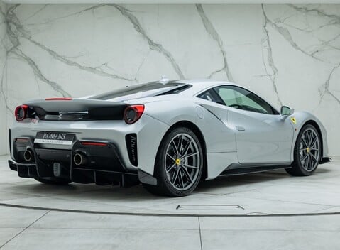 Ferrari 488 Pista 3