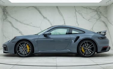 Porsche 911 Turbo S (992) 2