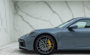 Porsche 911 Turbo S (992) 32