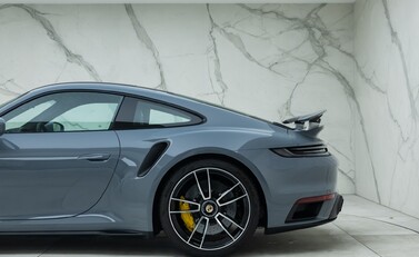 Porsche 911 Turbo S (992) 33