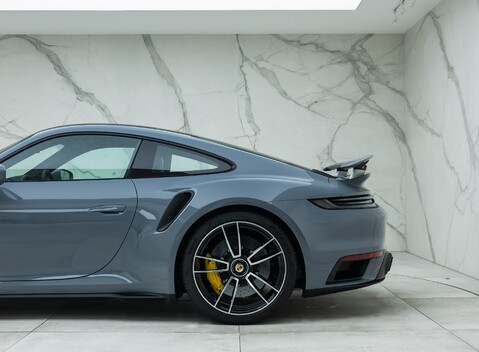 Porsche 911 Turbo S (992) 33