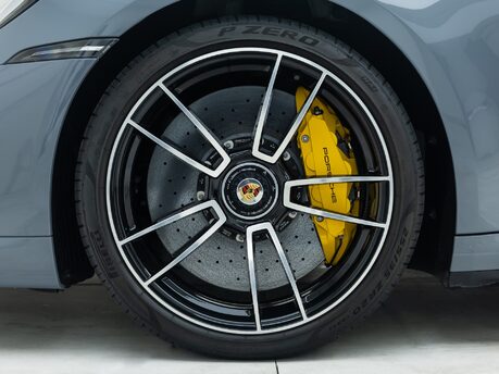 Porsche 911 Turbo S (992)
