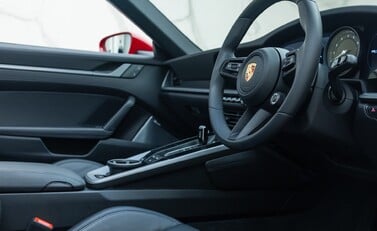 Porsche 911 Carrera CABRIOLET (992) 16