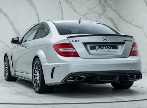 Mercedes-Benz C63 AMG Black Series 12