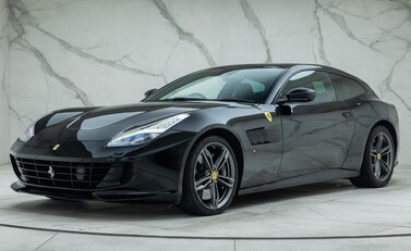 Ferrari GTC4 Lusso V12 1