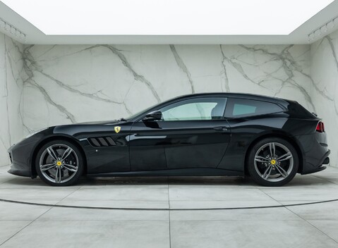 Ferrari GTC4 Lusso V12 2