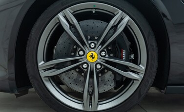 Ferrari GTC4 Lusso V12 24