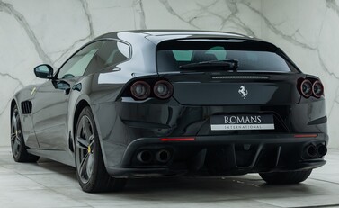 Ferrari GTC4 Lusso V12 7