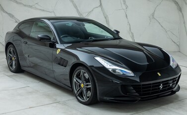 Ferrari GTC4 Lusso V12 8