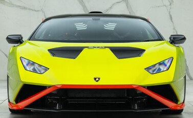 Lamborghini Huracan STO 4