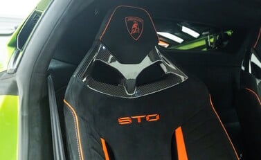 Lamborghini Huracan STO 12