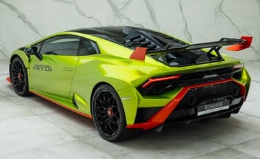 Lamborghini Huracan STO 9