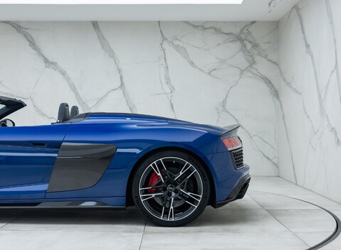 Audi R8 V10 PERFORMANCE CARBON BLACK SPYDER 46