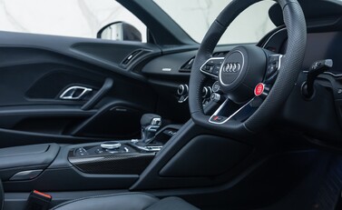 Audi R8 V10 PERFORMANCE CARBON BLACK SPYDER 13