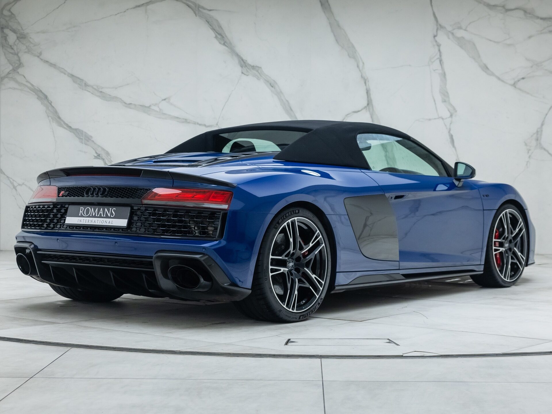 Used Audi R8 V10 PERFORMANCE CARBON BLACK SPYDER for sale | Ascari Blue ...