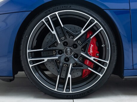 Audi R8 V10 PERFORMANCE CARBON BLACK SPYDER