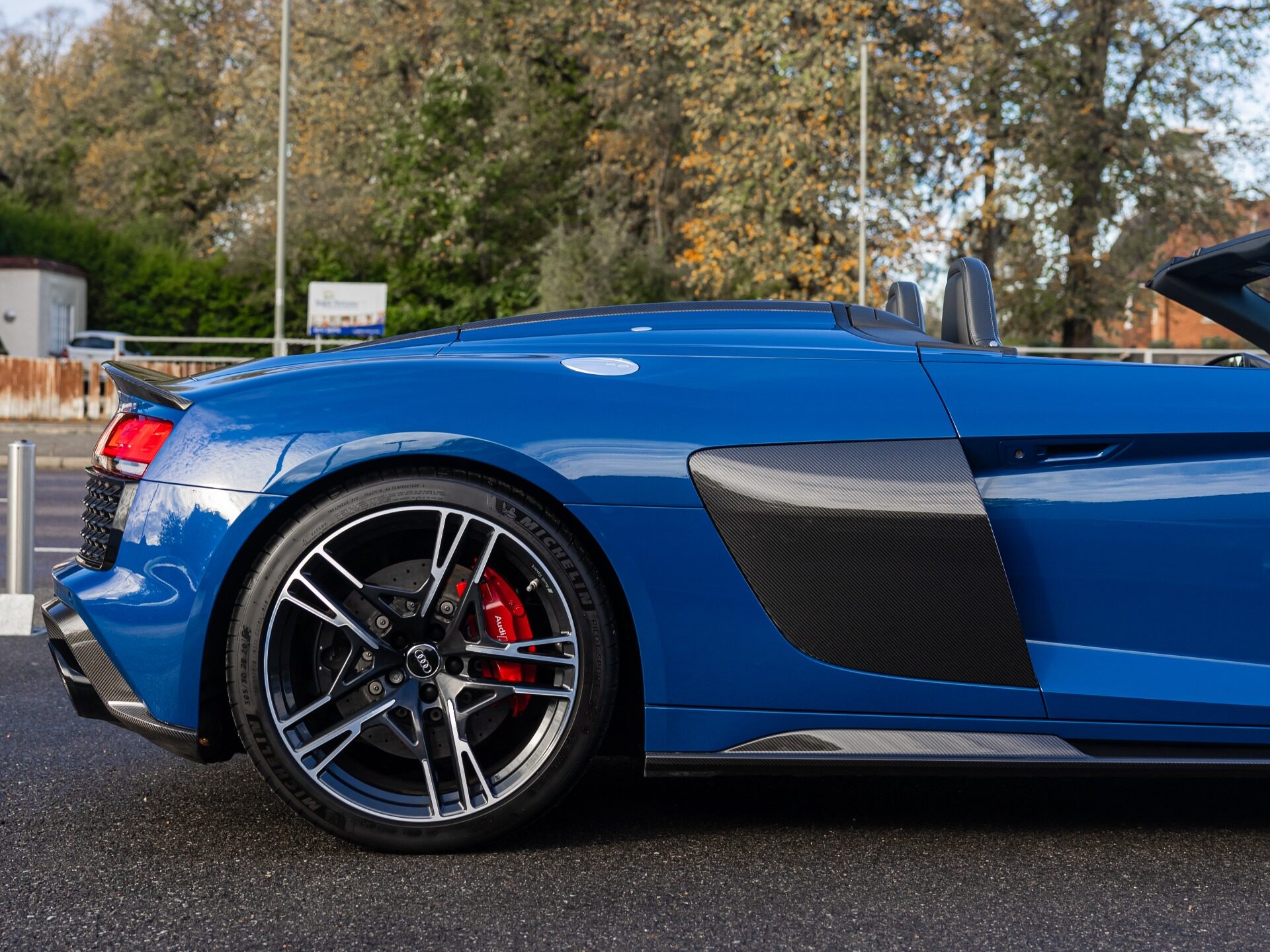 Used Audi R8 V10 PERFORMANCE CARBON BLACK SPYDER for sale | Ascari Blue ...