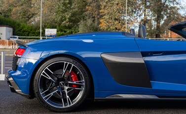 Audi R8 V10 PERFORMANCE CARBON BLACK SPYDER 4