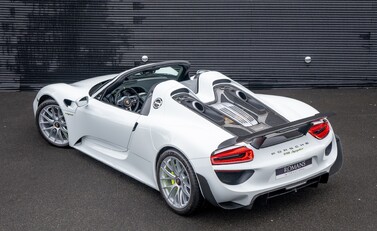 Porsche 918 Spyder 4