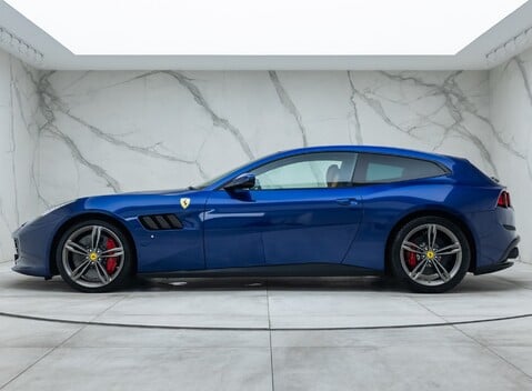 Ferrari GTC4 Lusso V12 4