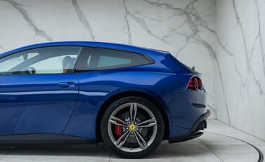 Ferrari GTC4 Lusso V12 37