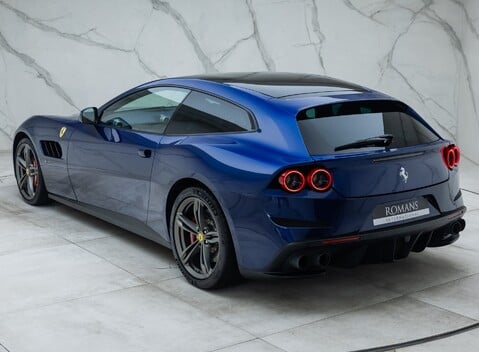 Ferrari GTC4 Lusso V12 11