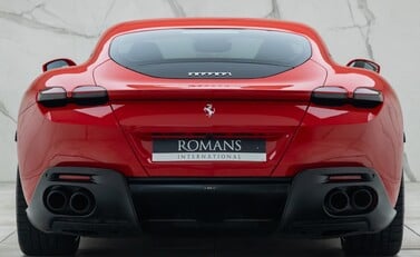 Ferrari Roma 8