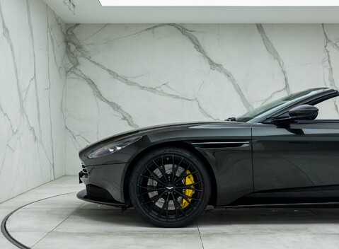 Aston Martin DB11 V8 VOLANTE 37