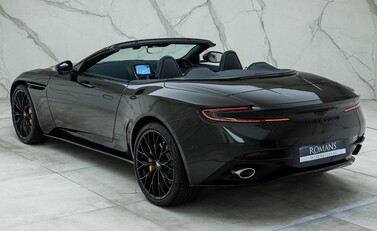 Aston Martin DB11 V8 VOLANTE 15