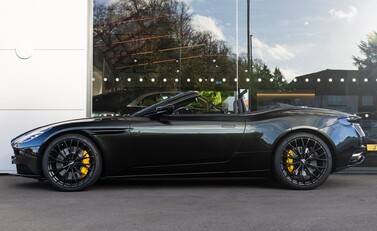 Aston Martin DB11 V8 VOLANTE 3