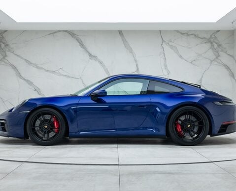 Porsche 911 Carrera GTS (992)
