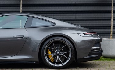 Porsche 911 GT3 TOURING (992) 3