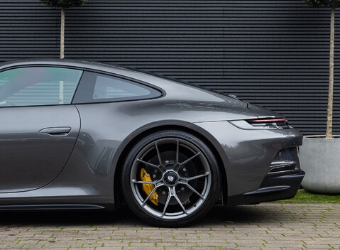 Porsche 911 GT3 TOURING (992) 3