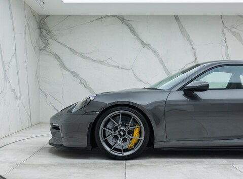 Porsche 911 GT3 TOURING (992) 35