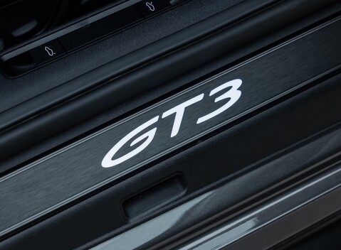 Porsche 911 GT3 TOURING (992) 24