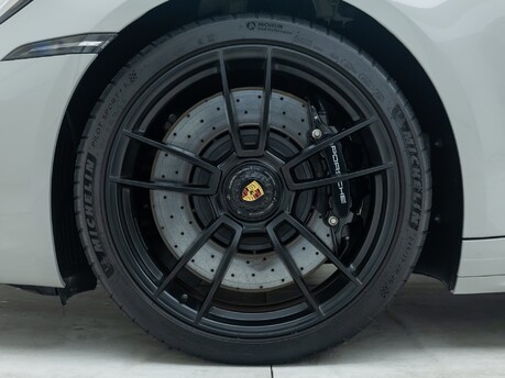 Porsche 911 Targa 4 GTS (992)