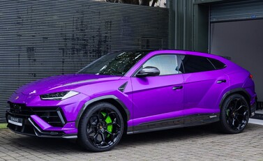 Lamborghini Urus PERFORMANTE 2