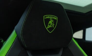 Lamborghini Urus PERFORMANTE 16