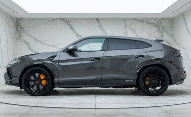 Lamborghini Urus PERFORMANTE 5