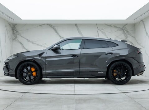 Lamborghini Urus PERFORMANTE 5