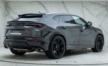 Lamborghini Urus PERFORMANTE 6