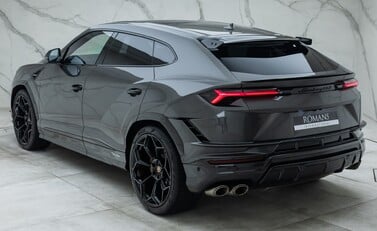 Lamborghini Urus PERFORMANTE 12