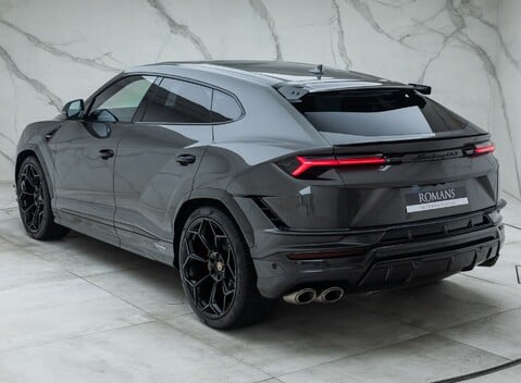 Lamborghini Urus PERFORMANTE 12