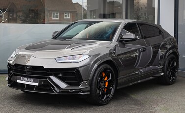 Lamborghini Urus PERFORMANTE 2