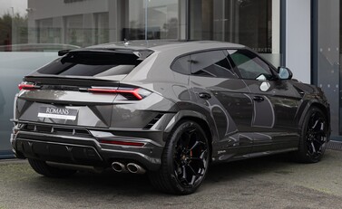 Lamborghini Urus PERFORMANTE 4