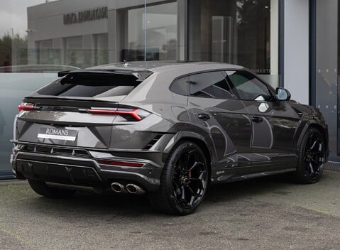 Lamborghini Urus PERFORMANTE 4