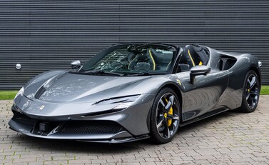 Ferrari SF90 Spider 2